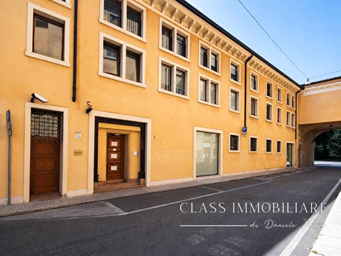 Casa con 6 locali in affitto in Corso Porta Nuova, Cittadella Porta Nuova, Verona