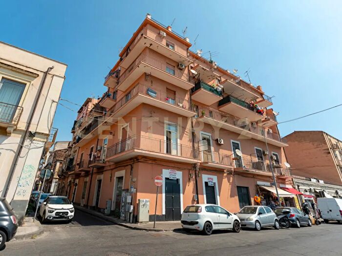 Appartamento bilocale in vendita in Via Archimede, Catania
