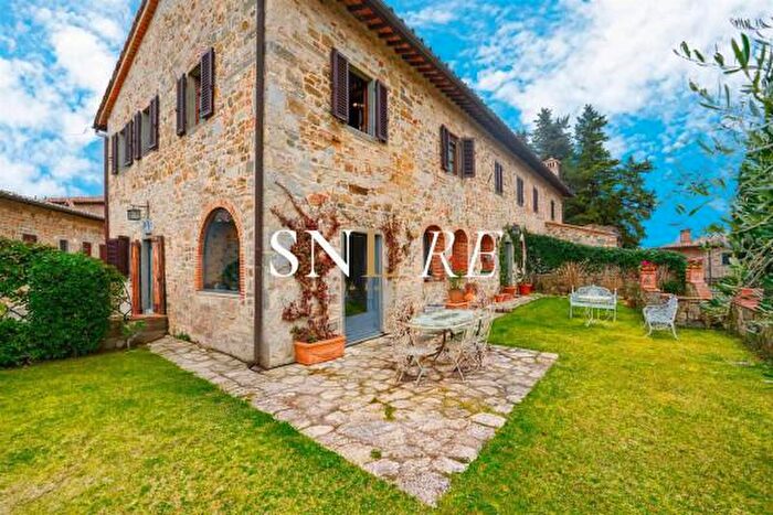 Casa con 6 locali in vendita in Via Aldo Moro, Gaiole In Chianti