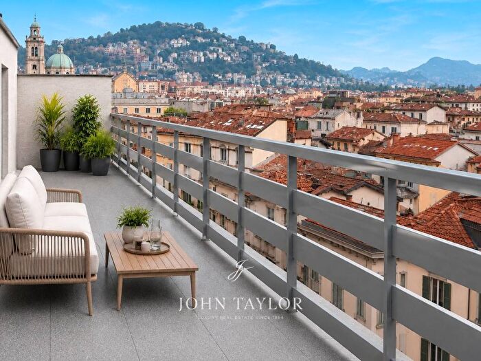 Casa con 5 locali in affitto in Piazza Duomo, Centro Storico, Como