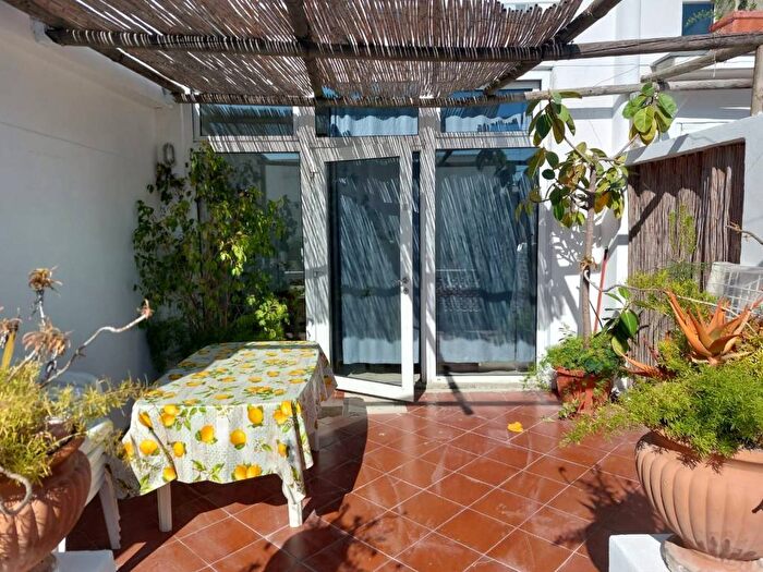 Appartamento quadrilocale in affitto in Via Occhio Marino, Centro, Capri