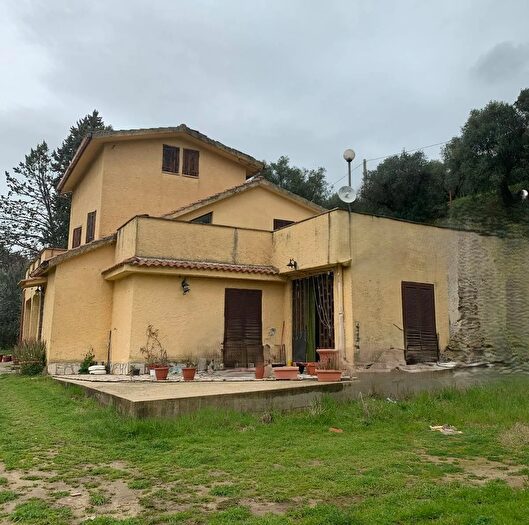 Casa con 5 locali in vendita in Strada di Barbarossa, Palombara Sabina