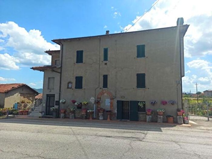 Casa con 6 locali in vendita in Via della Colonnetta, Castiglione Del Lago