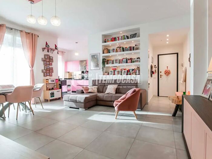 Appartamento trilocale in vendita in Via Filippo Reina, Saronno