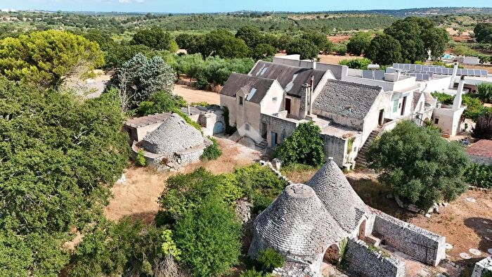 Casa con 9 locali in vendita in Contrada Miceli, Alberobello