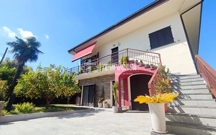 Casa con 6 locali in vendita in Via Orizzonte, Andora