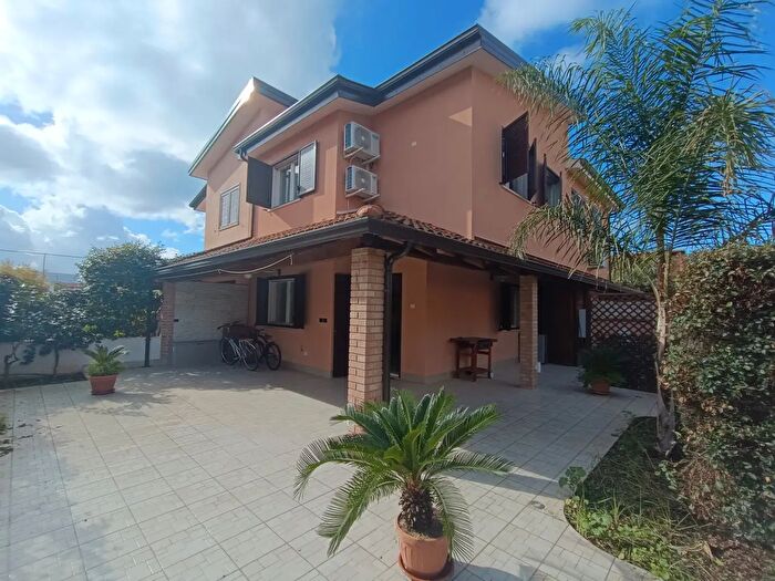 Casa con 5 locali in affitto in Contrada Difesa Snc, Pizzo