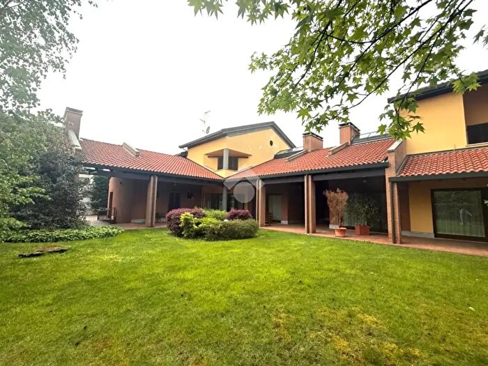 Casa con 5 locali in vendita in Via Giuseppe Verdi, Trecate