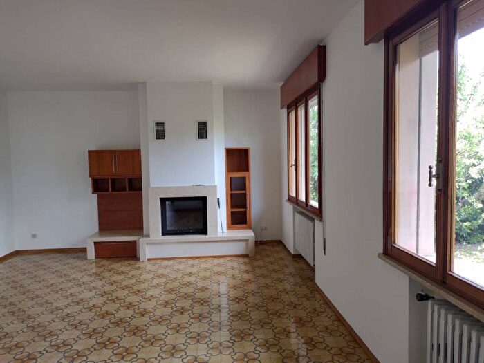 Casa con 6 locali in affitto in Via A Bartolomeo, Centro, Montebelluna