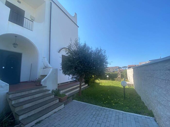 Casa con 5 locali in affitto in Viale Silvana, Villaggio Giornalisti Poggio, Anzio