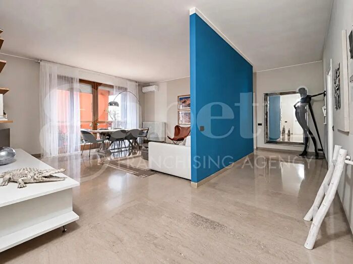 Appartamento trilocale in vendita in Via Clementi, Monza