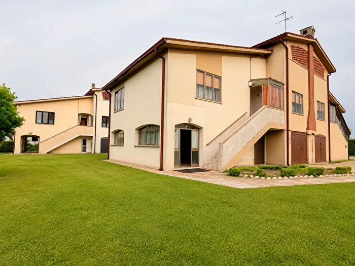 Casa quadrilocale in vendita in Via Vanezza, Correzzola