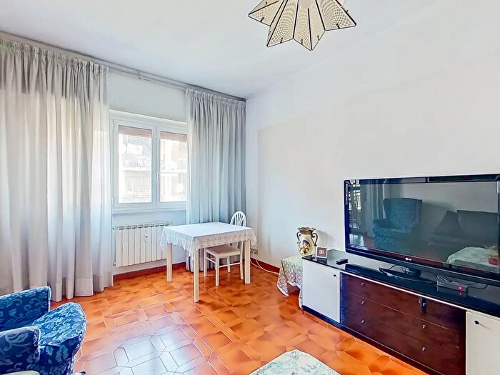 Appartamento trilocale in vendita in Via Mare di Bering, Roma