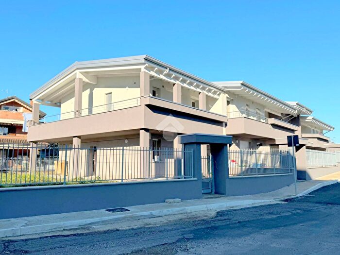 Casa quadrilocale in vendita in Via Adige, Cesate