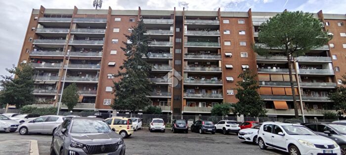 Appartamento trilocale in vendita in Largo Zappala Salvatore, Roma