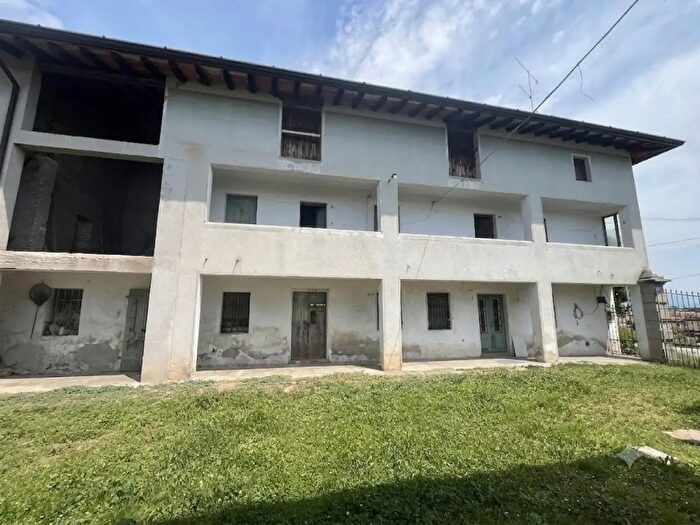 Casa con 5 locali in vendita in Via Salita al Colle, Majano
