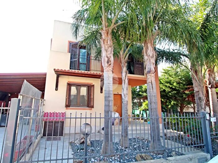 Casa quadrilocale in vendita in Via della Pace, Misiliscemi