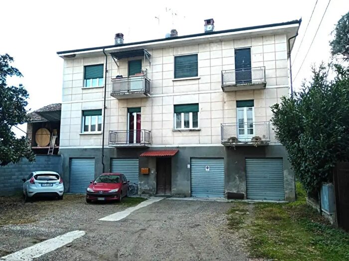 Appartamento trilocale in vendita in Piazza Clemente Corte, Vigone