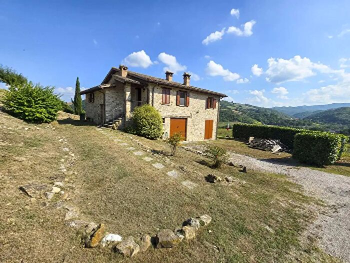 Casa con 6 locali in vendita in Via Pieve, Belforte All'Isauro