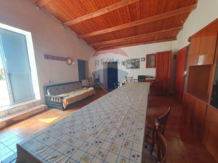 Casa con 6 locali in vendita in Contrada Balchino Ss Snc, Caltagirone