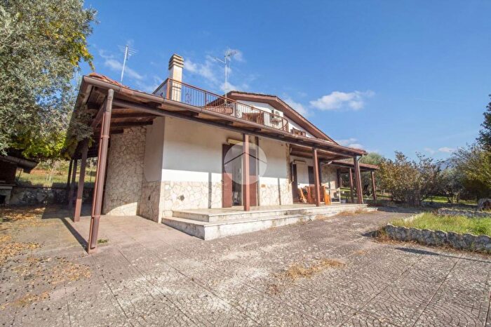 Casa quadrilocale in vendita in Str della Badiola, Palombara Sabina