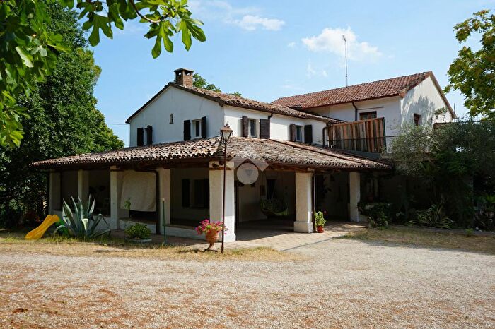 Casa con 6 locali in vendita in Via Il Giardino, Coriano