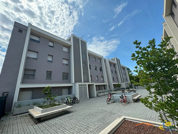 Appartamento con 20 locali in vendita in Parma