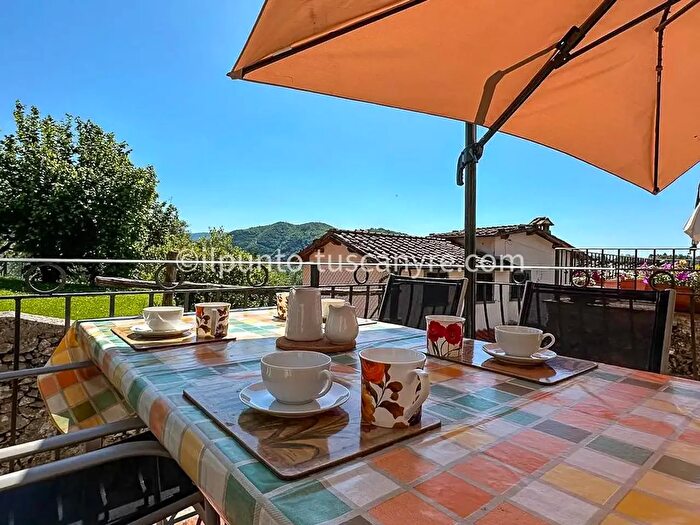 Casa con 6 locali in vendita in Strada Provinciale, Pescaglia