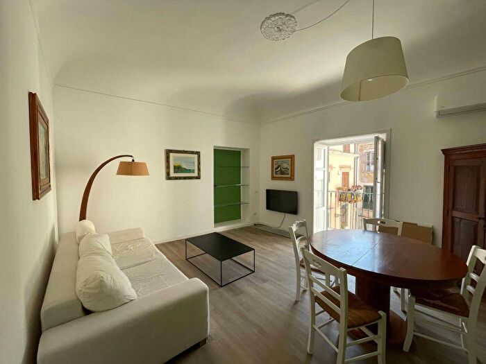 Appartamento bilocale in affitto in Via Cassari, Castellammare, Palermo