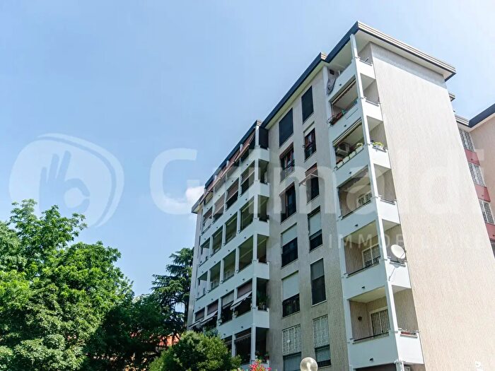 Appartamento quadrilocale in vendita in Via Valtorta, Milano
