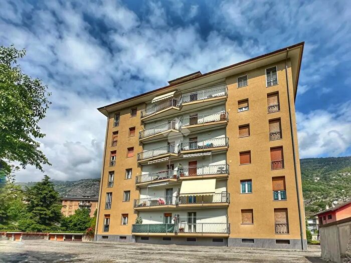 Appartamento quadrilocale in vendita in Viale Europa, Aosta
