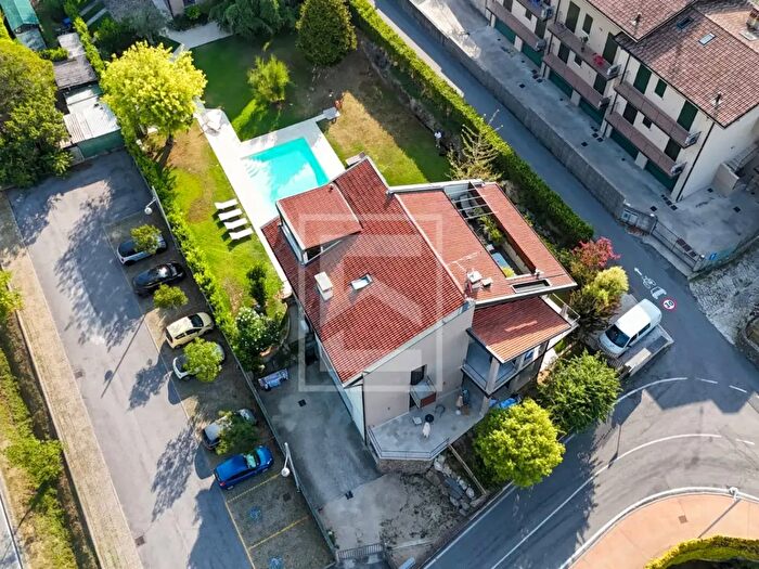 Appartamento trilocale in vendita in Via Madonna, Moniga Del Garda