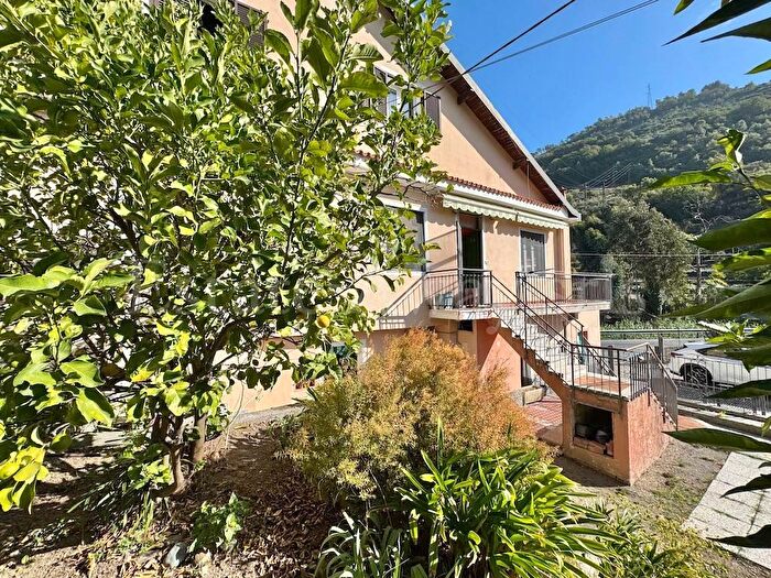 Casa con 9 locali in vendita in Strada Provinciale, Vallecrosia