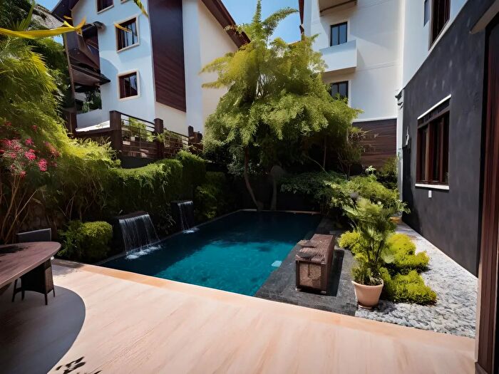 Appartamento con 7 locali in vendita in Via Damiano Chiesa, Ancona