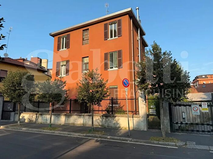 Appartamento trilocale in vendita in Via Tonale, Sesto San Giovanni