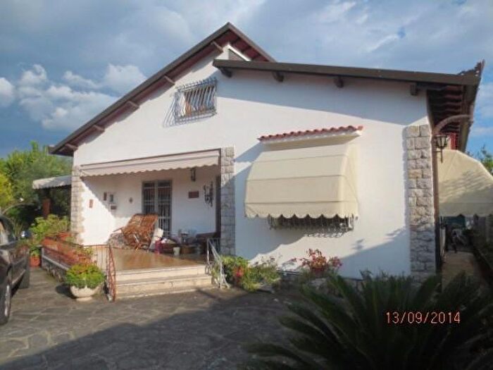 Casa quadrilocale in vendita in Via dellAcqua, Forte Dei Marmi