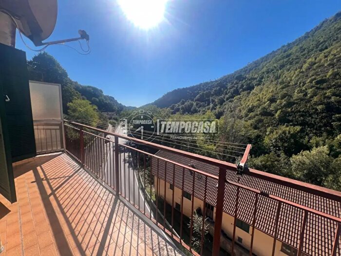 Appartamento trilocale in vendita in Via Pero, Varazze