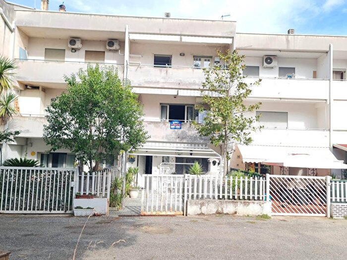 Casa con 8 locali in vendita in Via Alcide De Gasperi, Castrolibero