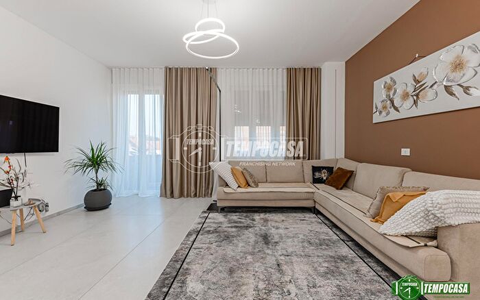 Appartamento trilocale in vendita in Via Giuseppe Mazzini, Nova Milanese