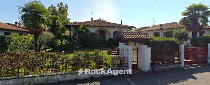 Casa con 5 locali in vendita in Via P Nenni, Motta Visconti