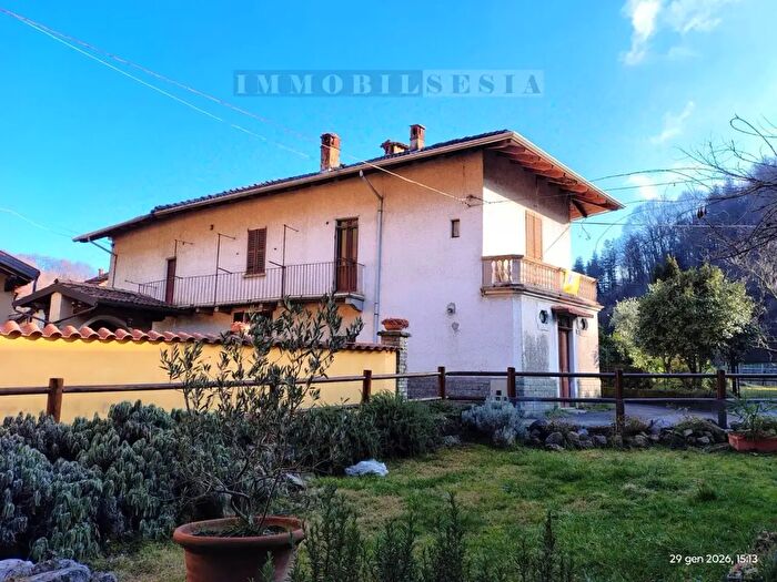 Casa con 10 locali in vendita in Frazione Vanzone, Borgosesia