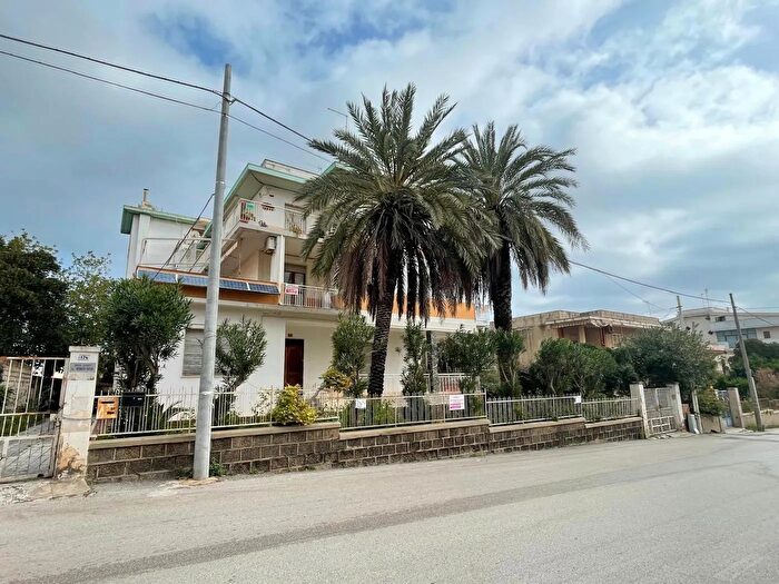 Appartamento con 5 locali in vendita in Via Grottasanta, Siracusa