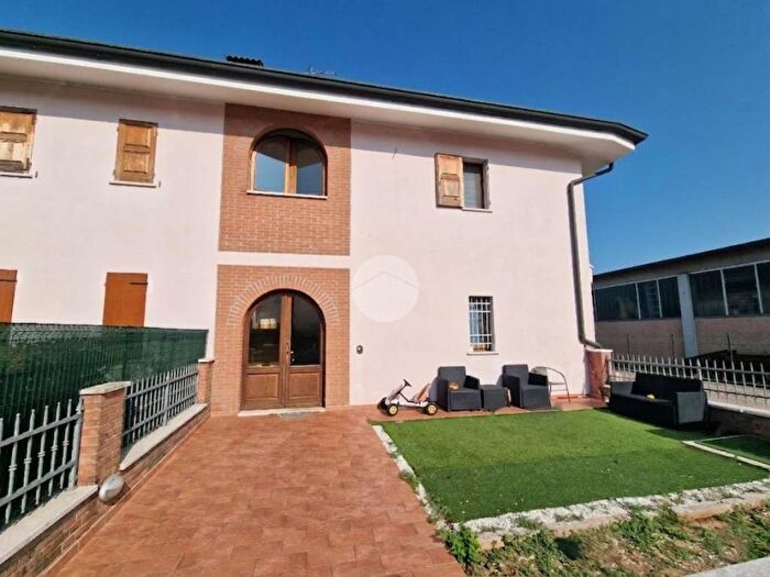Appartamento trilocale in affitto in V Mantegna, Romanore, Borgo Virgilio