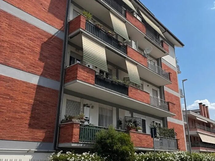 Appartamento trilocale in affitto in Via del Fontanile Nuovo, Roma