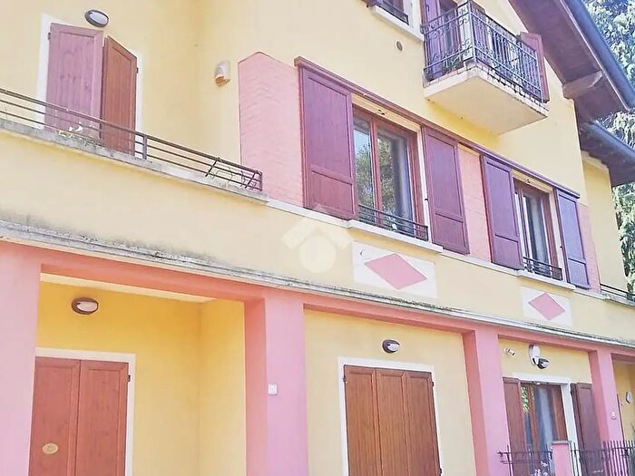 Appartamento trilocale in vendita in Via Alcide De Gasperi, Travedona Monate