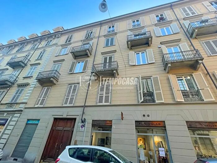 Appartamento con 5 locali in vendita in Via Pastrengo, Torino