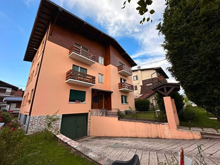Appartamento quadrilocale in affitto in Viale della Vittoria, Centro, Asiago