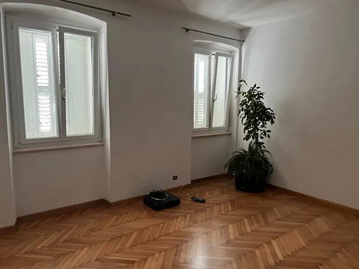 Appartamento trilocale in affitto in Via Tiepolo, Trieste