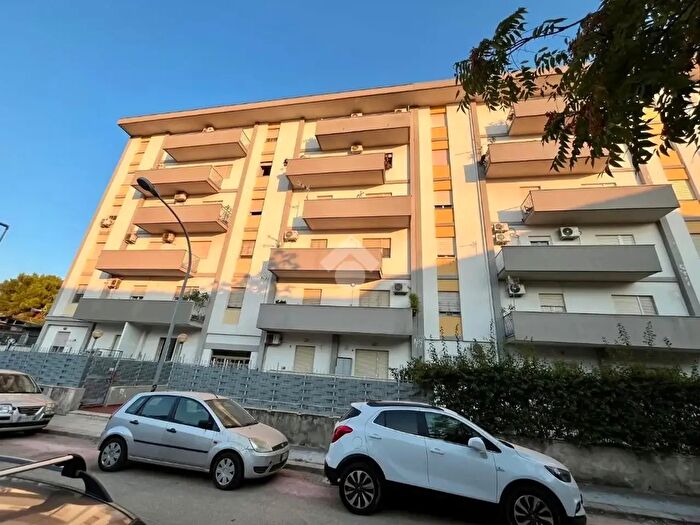 Appartamento quadrilocale in vendita in Via Enrico Piraino, Palermo