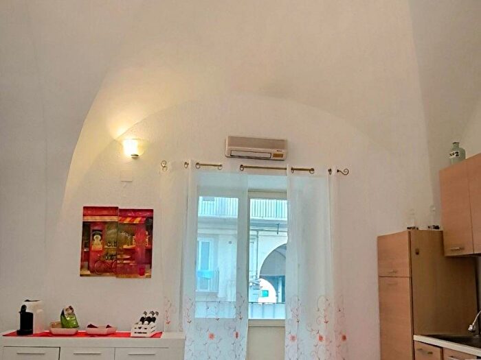 Appartamento bilocale in affitto in Via Monte di Dio, Santa Lucia, Napoli